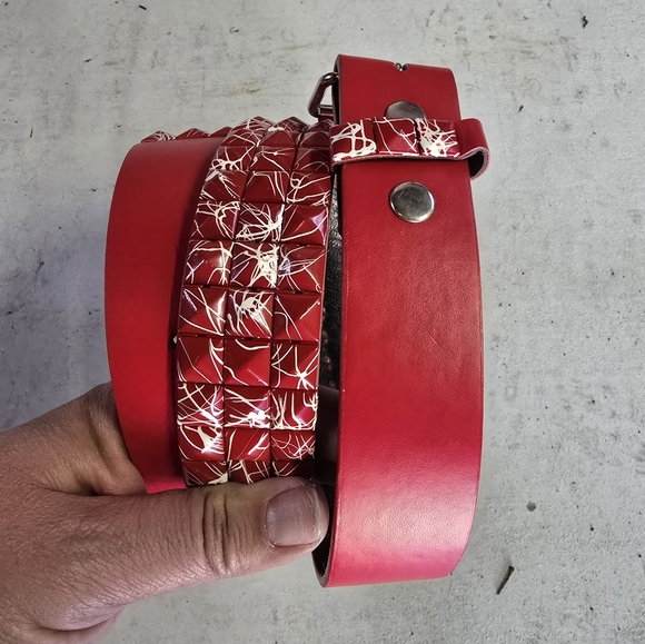 Red belt - Picture 3 of 3